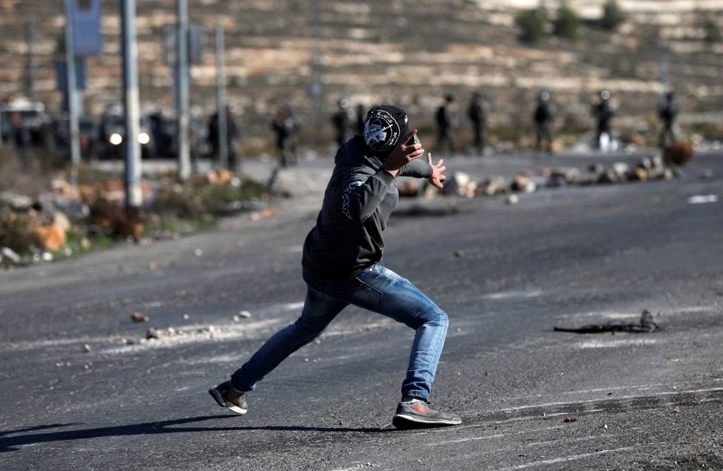 إصابة شاب فلسطيني برصاص قوات الاحتلال بالقرب من جامعة بيرزيت إصابة شاب فلسطيني اليوم ، بجروح متوسطة جراء إصابته بخصره برصاصة معدنية مغلفة بالمطاط،