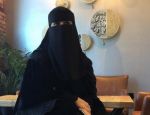 سارة السالم أول فَتاة سعودية تَفتح مقهى للقراءة وتقديم القهوة العربية